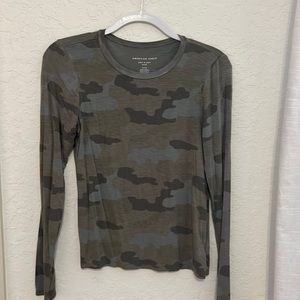 American Eagle long sleeve camo tee